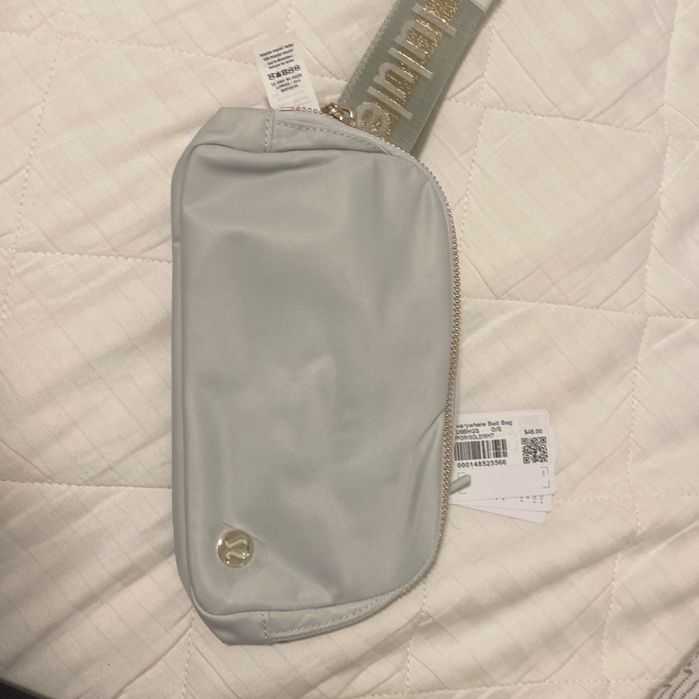 Lululemon everywhere belt bag